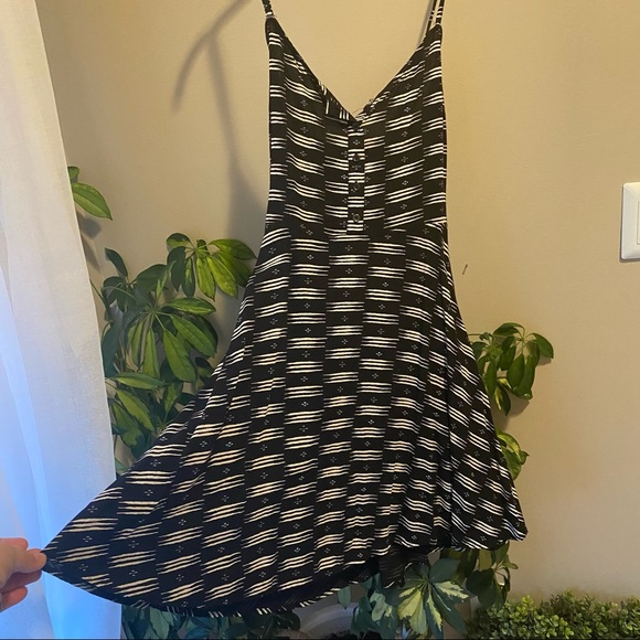 SO Light Summery Flowy Dress - Picture 2 of 7